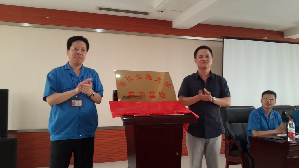 懂球体育与武汉大功率机车检修段实习基地揭牌